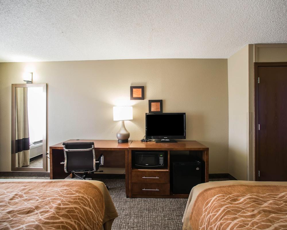 Comfort Inn & Suites St Louis-เฮเซลวูด ภายนอก รูปภาพ