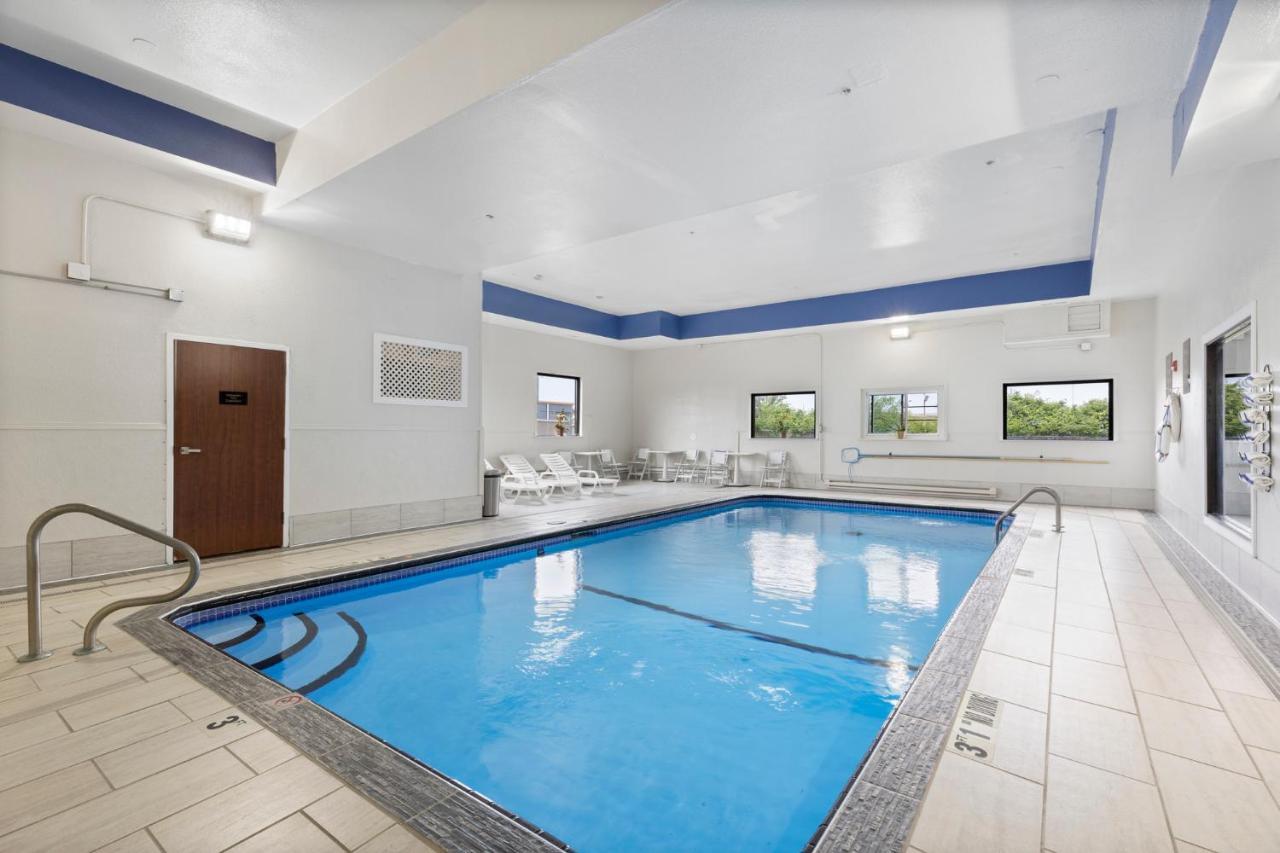 Comfort Inn & Suites St Louis-เฮเซลวูด ภายนอก รูปภาพ