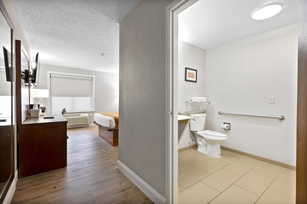 Comfort Inn & Suites St Louis-เฮเซลวูด ภายนอก รูปภาพ
