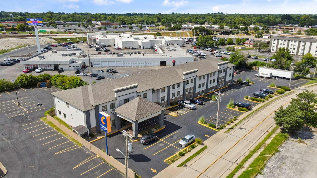 Comfort Inn & Suites St Louis-เฮเซลวูด ภายนอก รูปภาพ
