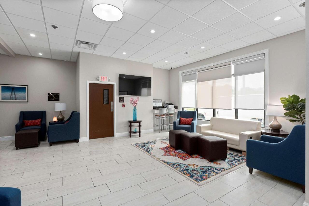 Comfort Inn & Suites St Louis-เฮเซลวูด ภายนอก รูปภาพ