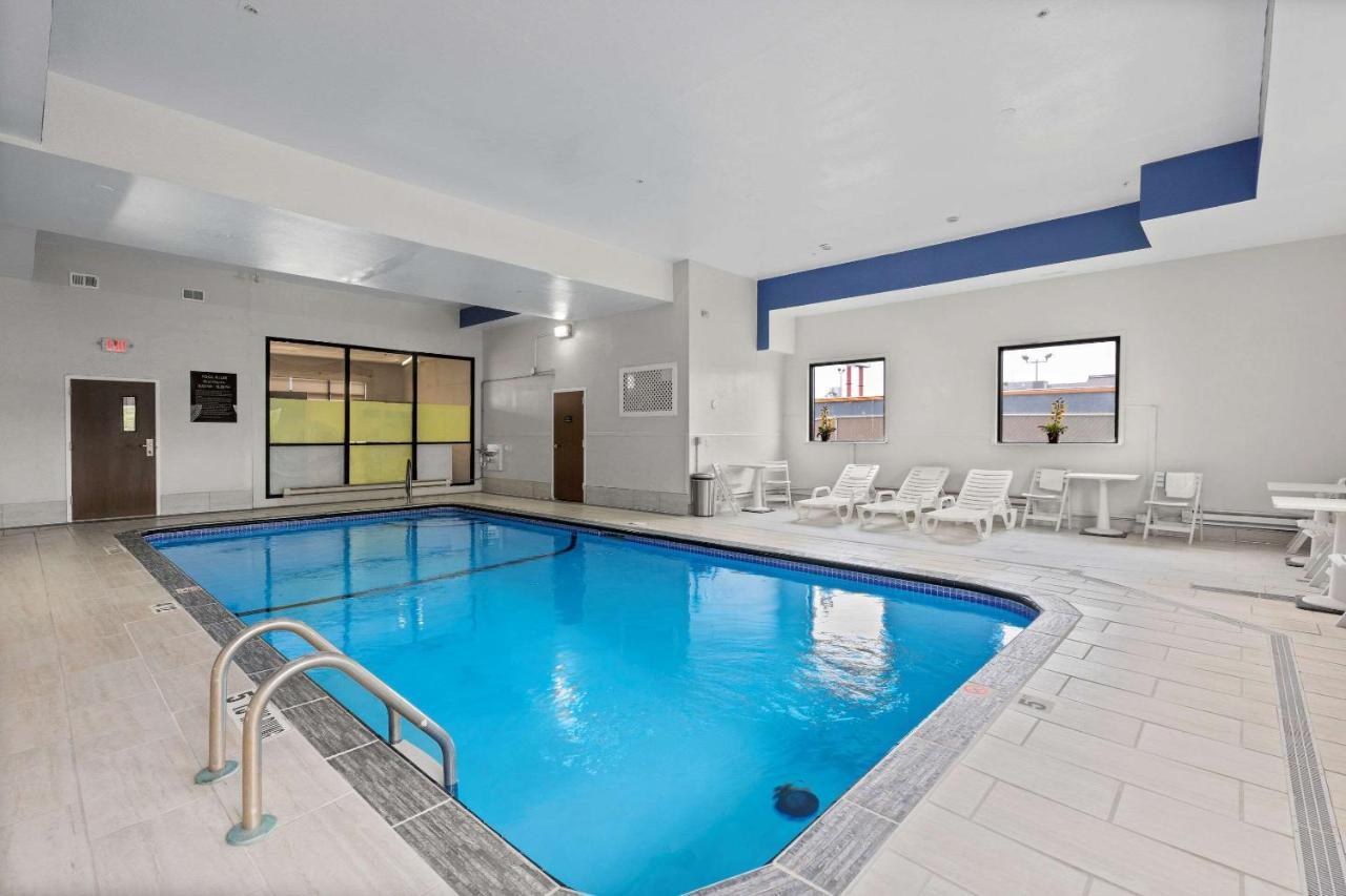 Comfort Inn & Suites St Louis-เฮเซลวูด ภายนอก รูปภาพ