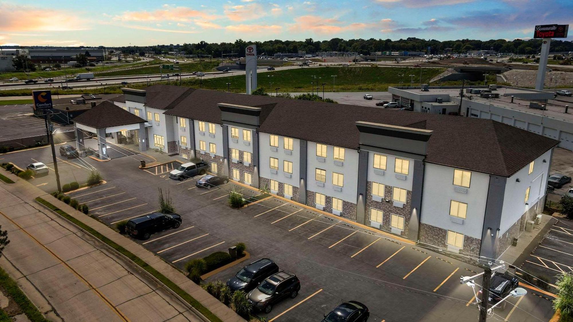 Comfort Inn & Suites St Louis-เฮเซลวูด ภายนอก รูปภาพ