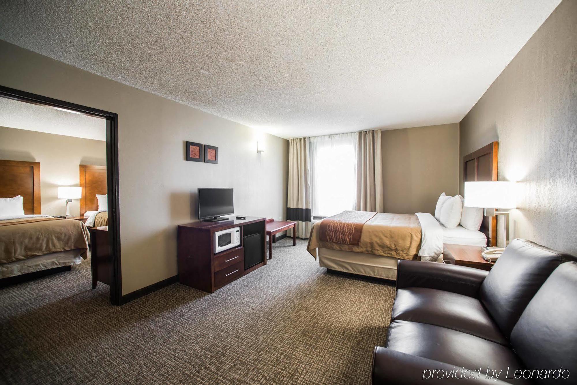 Comfort Inn & Suites St Louis-เฮเซลวูด ภายนอก รูปภาพ
