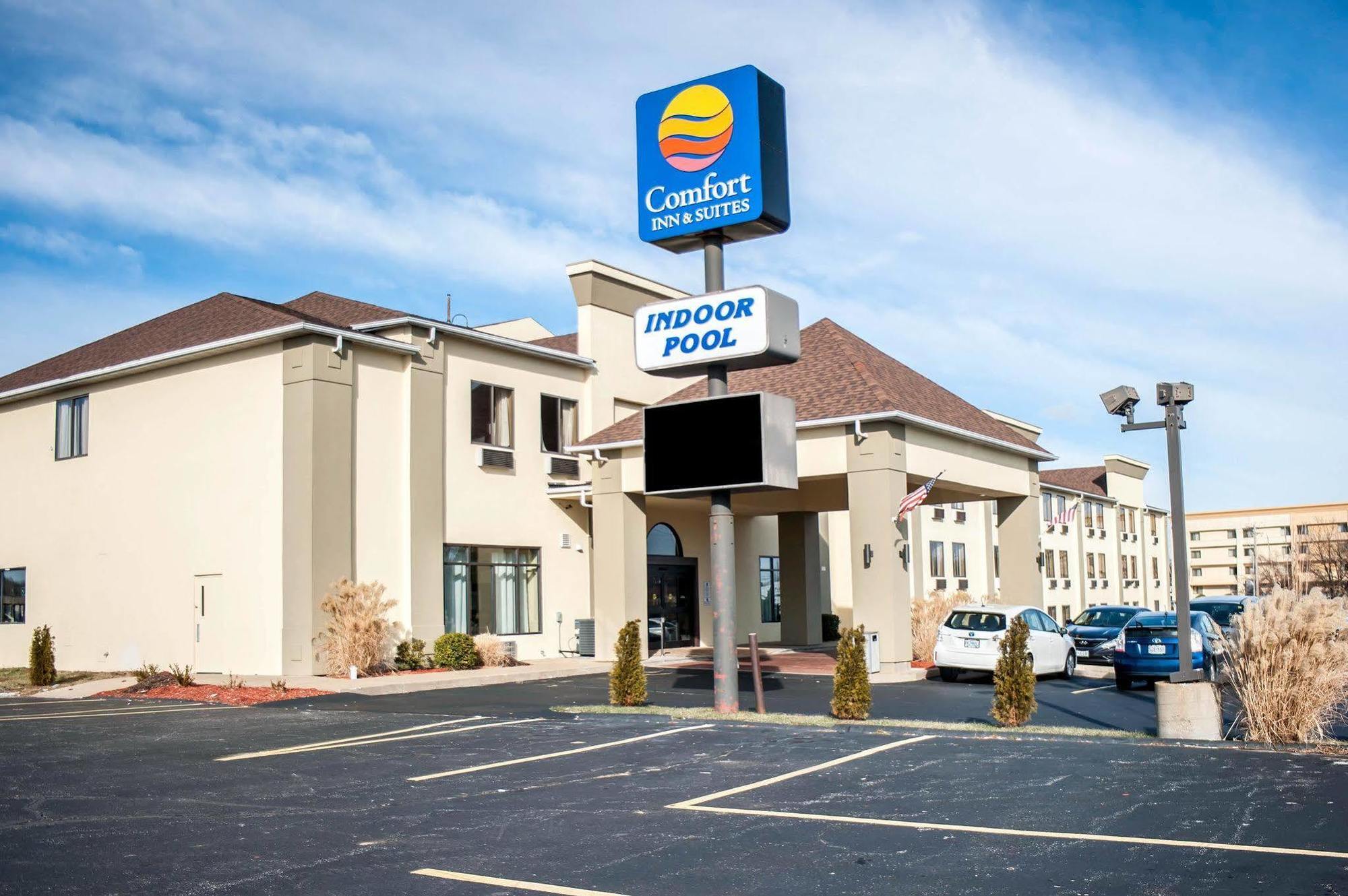 Comfort Inn & Suites St Louis-เฮเซลวูด ภายนอก รูปภาพ