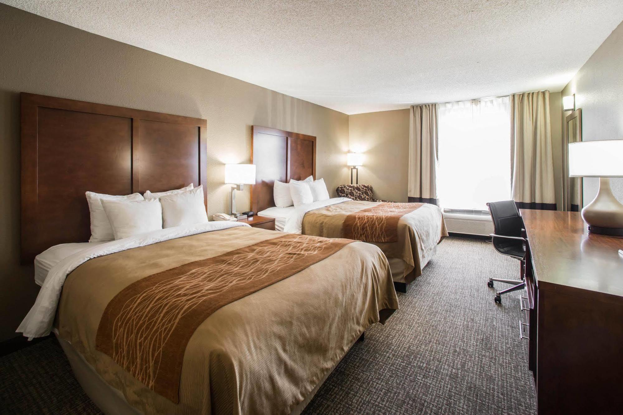Comfort Inn & Suites St Louis-เฮเซลวูด ภายนอก รูปภาพ