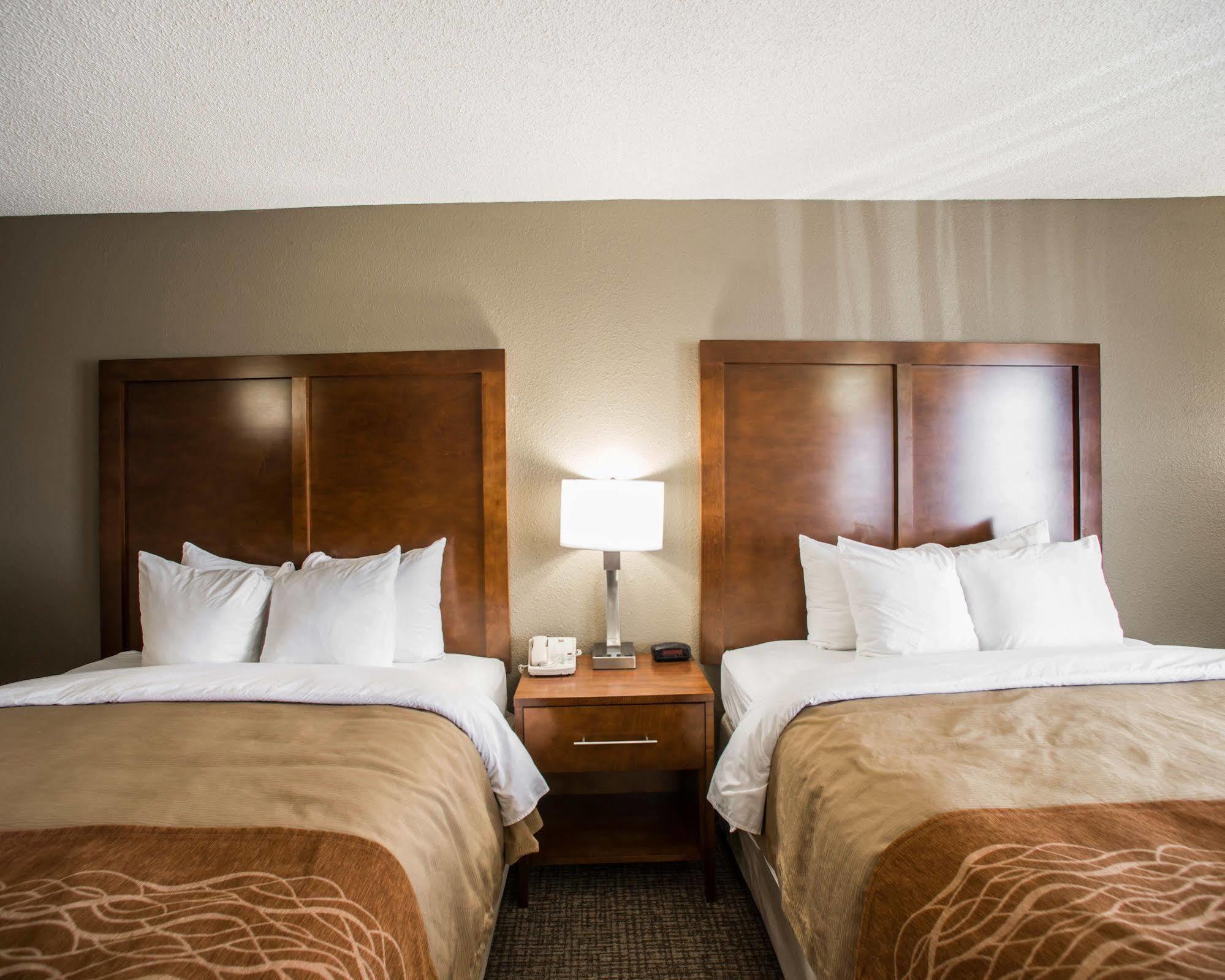 Comfort Inn & Suites St Louis-เฮเซลวูด ภายนอก รูปภาพ