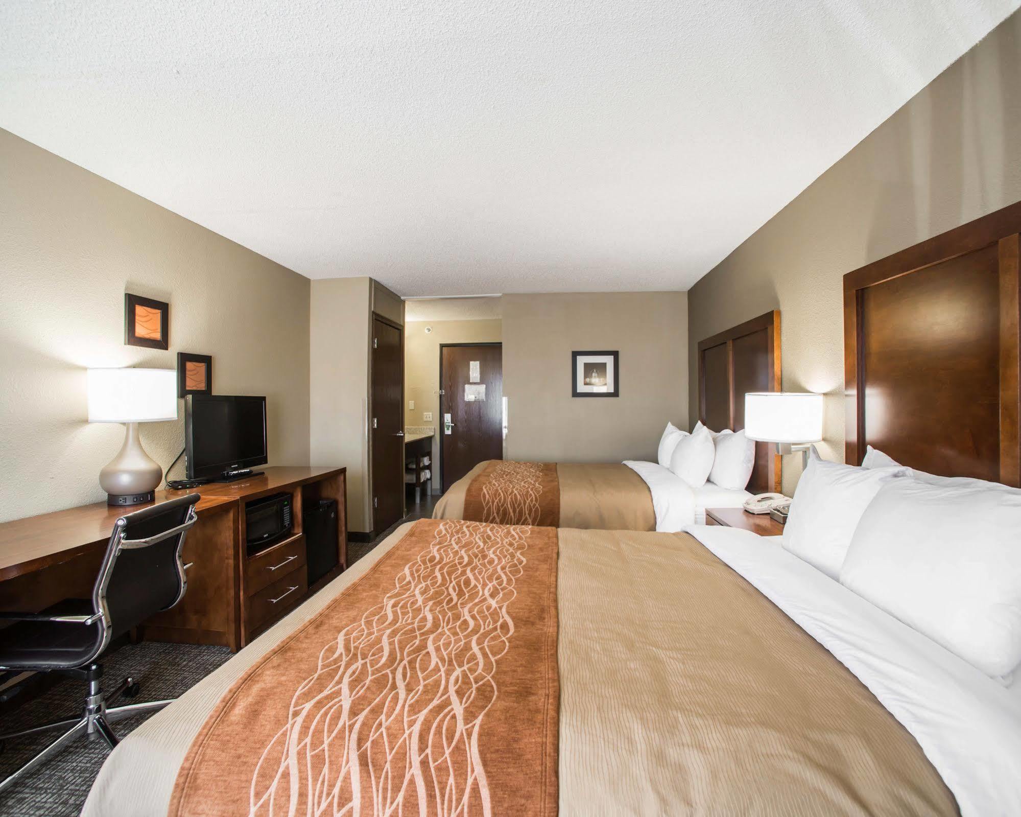 Comfort Inn & Suites St Louis-เฮเซลวูด ภายนอก รูปภาพ